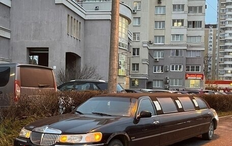 Lincoln Town Car III рестайлинг, 2000 год, 430 000 рублей, 1 фотография