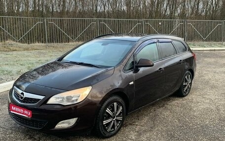 Opel Astra J, 2012 год, 700 000 рублей, 1 фотография