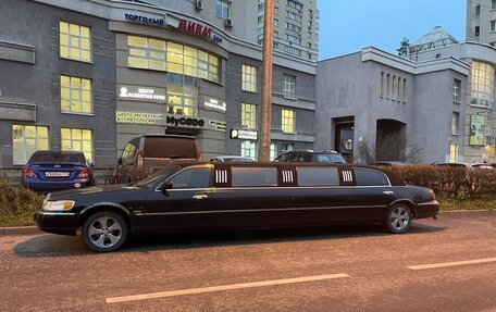 Lincoln Town Car III рестайлинг, 2000 год, 430 000 рублей, 2 фотография