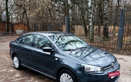 Volkswagen Polo VI (EU Market), 2015 год, 725 000 рублей, 2 фотография