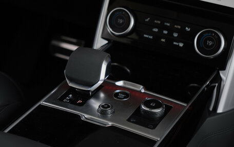 Land Rover Range Rover IV рестайлинг, 2025 год, 32 600 000 рублей, 25 фотография