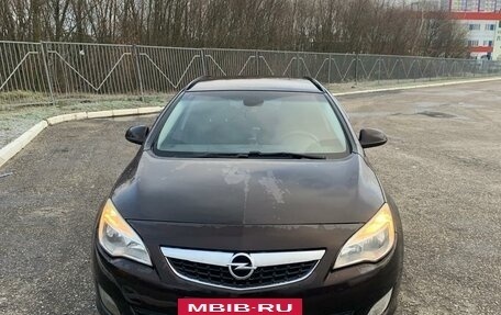 Opel Astra J, 2012 год, 700 000 рублей, 2 фотография