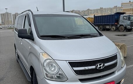 Hyundai H-1 II рестайлинг, 2008 год, 1 690 000 рублей, 1 фотография