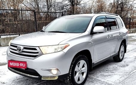 Toyota Highlander III, 2013 год, 1 980 000 рублей, 2 фотография