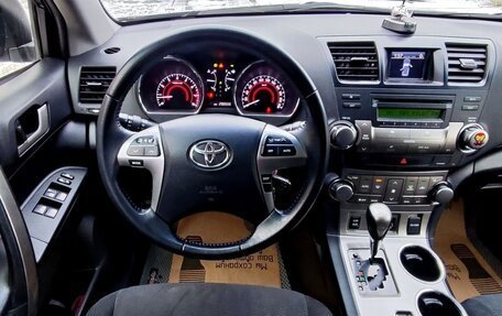 Toyota Highlander III, 2013 год, 1 980 000 рублей, 11 фотография