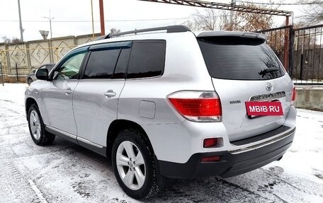 Toyota Highlander III, 2013 год, 1 980 000 рублей, 4 фотография