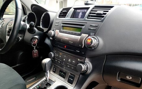 Toyota Highlander III, 2013 год, 1 980 000 рублей, 18 фотография