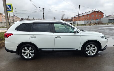 Mitsubishi Outlander III рестайлинг 3, 2016 год, 1 780 000 рублей, 6 фотография