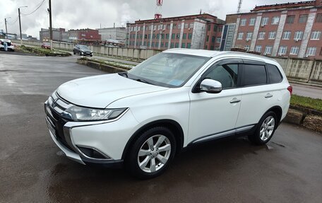 Mitsubishi Outlander III рестайлинг 3, 2016 год, 1 780 000 рублей, 2 фотография