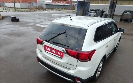 Mitsubishi Outlander III рестайлинг 3, 2016 год, 1 780 000 рублей, 9 фотография