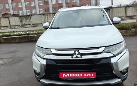 Mitsubishi Outlander III рестайлинг 3, 2016 год, 1 780 000 рублей, 3 фотография