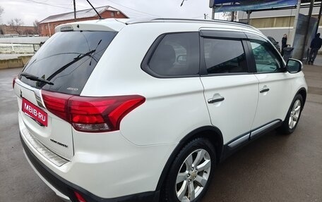 Mitsubishi Outlander III рестайлинг 3, 2016 год, 1 780 000 рублей, 10 фотография