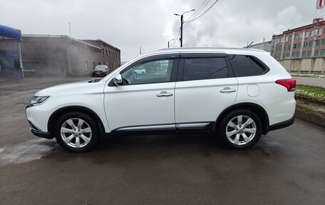 Mitsubishi Outlander III рестайлинг 3, 2016 год, 1 780 000 рублей, 12 фотография