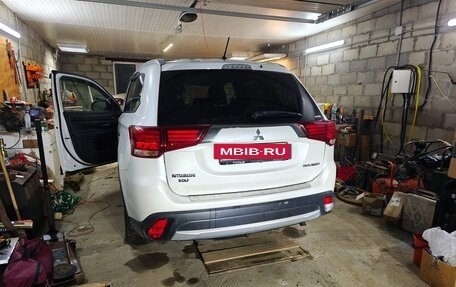 Mitsubishi Outlander III рестайлинг 3, 2016 год, 1 780 000 рублей, 28 фотография