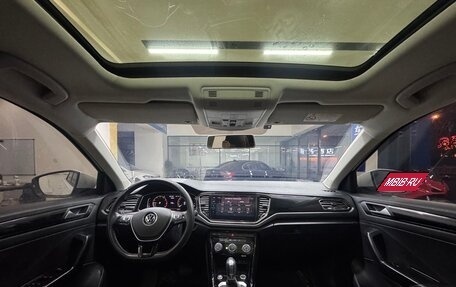 Volkswagen T-Roc I, 2021 год, 1 750 000 рублей, 10 фотография