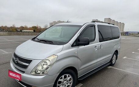 Hyundai H-1 II рестайлинг, 2008 год, 1 690 000 рублей, 2 фотография
