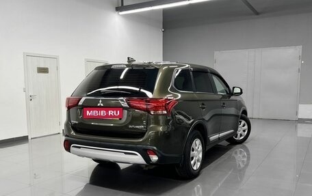 Mitsubishi Outlander III рестайлинг 3, 2018 год, 1 995 000 рублей, 2 фотография