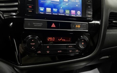 Mitsubishi Outlander III рестайлинг 3, 2018 год, 1 995 000 рублей, 17 фотография