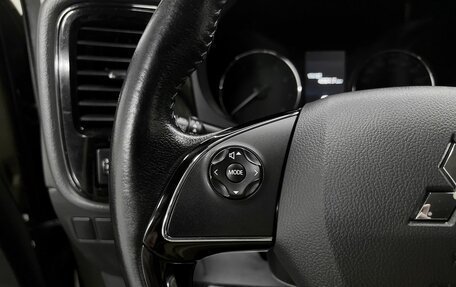 Mitsubishi Outlander III рестайлинг 3, 2018 год, 1 995 000 рублей, 19 фотография