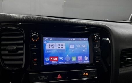 Mitsubishi Outlander III рестайлинг 3, 2018 год, 1 995 000 рублей, 16 фотография