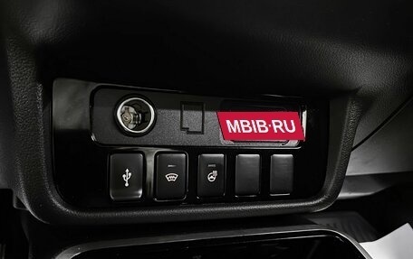 Mitsubishi Outlander III рестайлинг 3, 2018 год, 1 995 000 рублей, 18 фотография