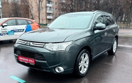 Mitsubishi Outlander III рестайлинг 3, 2013 год, 1 300 000 рублей, 1 фотография