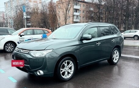 Mitsubishi Outlander III рестайлинг 3, 2013 год, 1 300 000 рублей, 2 фотография