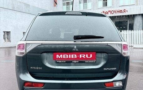 Mitsubishi Outlander III рестайлинг 3, 2013 год, 1 300 000 рублей, 9 фотография