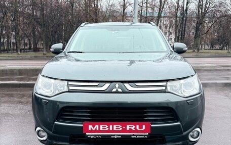 Mitsubishi Outlander III рестайлинг 3, 2013 год, 1 300 000 рублей, 3 фотография