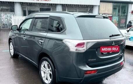 Mitsubishi Outlander III рестайлинг 3, 2013 год, 1 300 000 рублей, 10 фотография