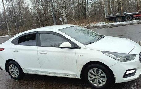Hyundai Solaris II рестайлинг, 2018 год, 750 000 рублей, 2 фотография