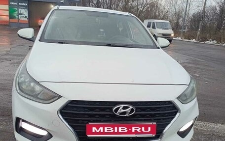 Hyundai Solaris II рестайлинг, 2018 год, 750 000 рублей, 1 фотография