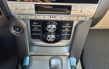 Toyota Land Cruiser Prado 150 рестайлинг 2, 2022 год, 7 100 000 рублей, 18 фотография