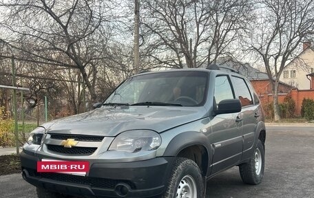 Chevrolet Niva I рестайлинг, 2018 год, 710 000 рублей, 2 фотография