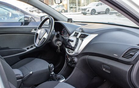 Hyundai Solaris II рестайлинг, 2011 год, 530 000 рублей, 13 фотография