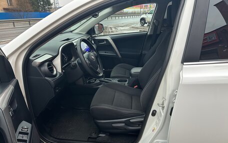 Toyota RAV4, 2018 год, 2 180 000 рублей, 12 фотография