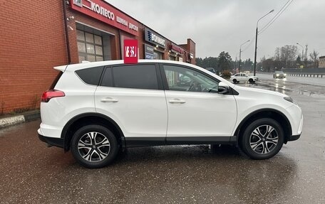 Toyota RAV4, 2018 год, 2 180 000 рублей, 10 фотография
