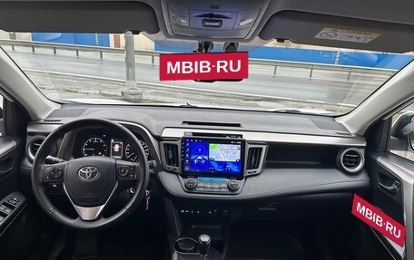 Toyota RAV4, 2018 год, 2 180 000 рублей, 13 фотография