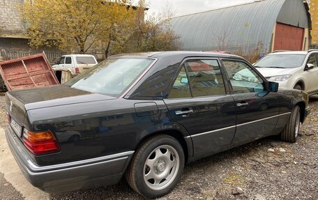Mercedes-Benz E-Класс, 1995 год, 2 200 000 рублей, 3 фотография