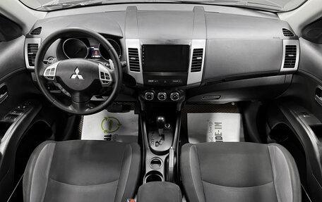 Mitsubishi Outlander III рестайлинг 3, 2010 год, 1 075 000 рублей, 8 фотография