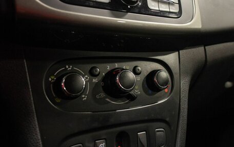 Renault Sandero II рестайлинг, 2014 год, 995 000 рублей, 28 фотография
