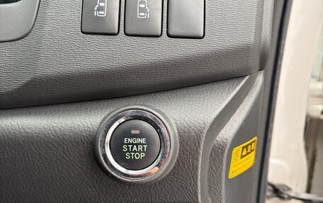 Toyota ISis I, 2013 год, 1 380 000 рублей, 14 фотография