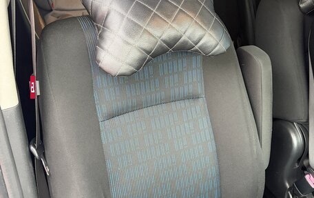 Toyota ISis I, 2013 год, 1 380 000 рублей, 10 фотография