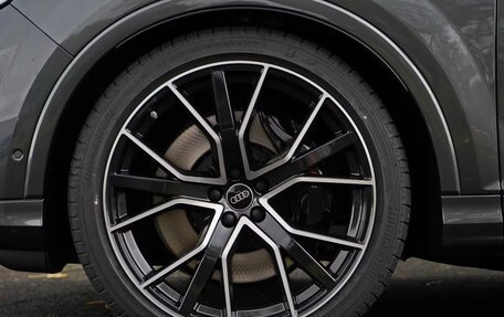 Audi SQ7, 2025 год, 18 000 000 рублей, 29 фотография