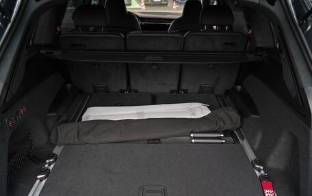 Audi SQ7, 2025 год, 18 000 000 рублей, 28 фотография