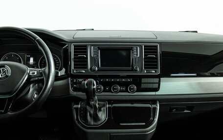 Volkswagen Multivan T6 рестайлинг, 2016 год, 3 700 000 рублей, 14 фотография