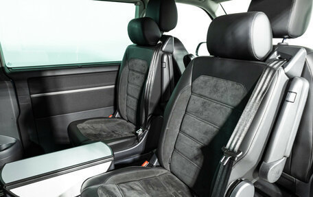 Volkswagen Multivan T6 рестайлинг, 2016 год, 3 700 000 рублей, 10 фотография