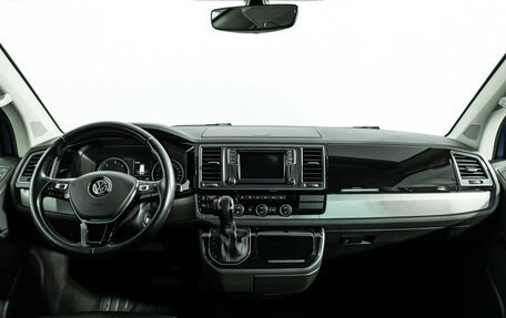 Volkswagen Multivan T6 рестайлинг, 2016 год, 3 700 000 рублей, 13 фотография