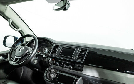 Volkswagen Multivan T6 рестайлинг, 2016 год, 3 700 000 рублей, 9 фотография