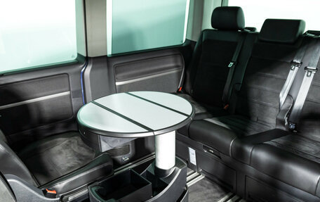 Volkswagen Multivan T6 рестайлинг, 2016 год, 3 700 000 рублей, 15 фотография